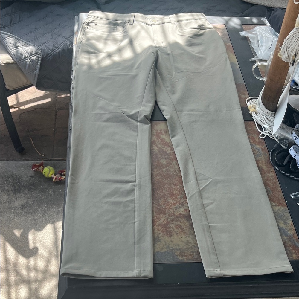 Greg Norman Collection Men's Khaki Chinos 5 pocket new no tags 32 x 32